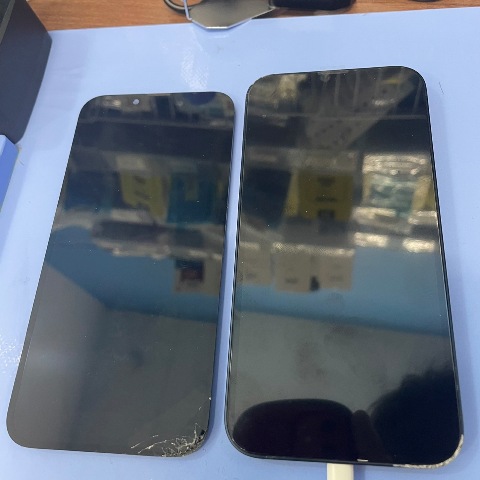 iPhone13 パネル交換